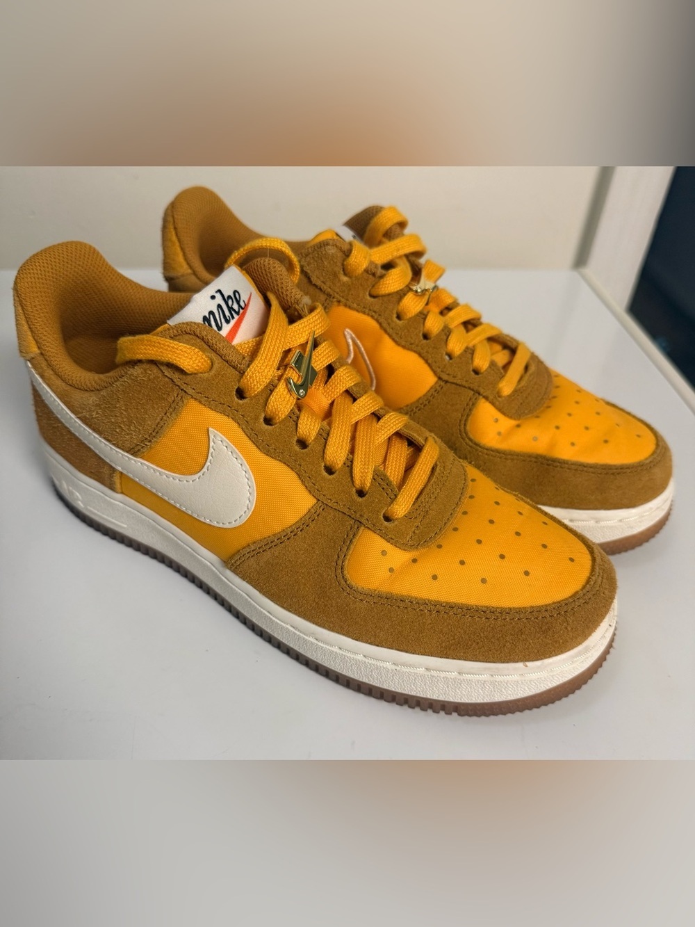 Nike Air Force 1'07 SE First Use University Gold Womens 7.5 50th Anniversary - Picture 3 of 12